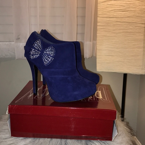 Cute blue suede bootie heels with studded bow - Picture 2 of 2